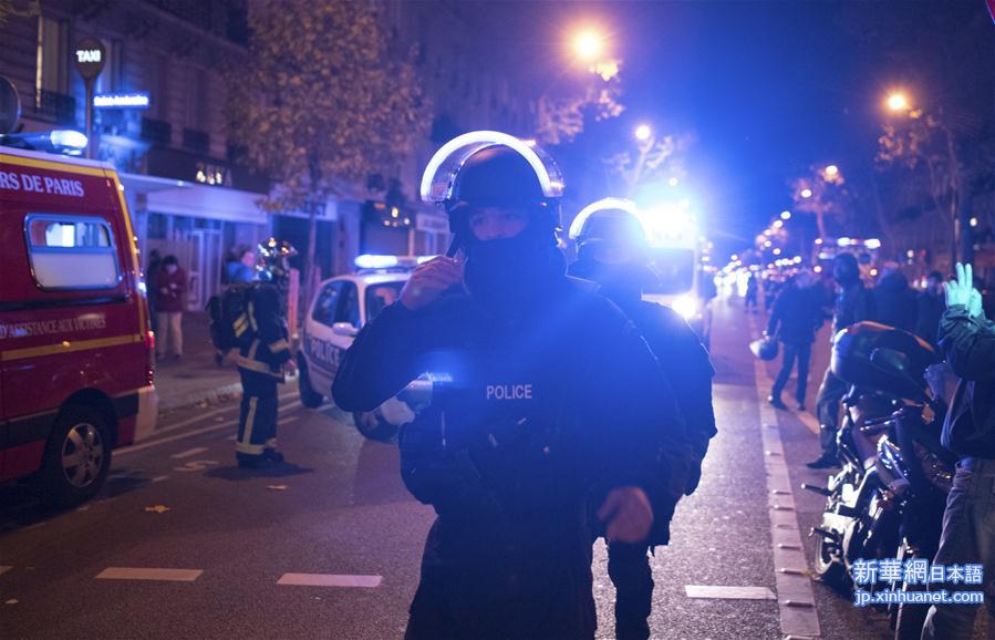 パリで多発テロ　死者100人超