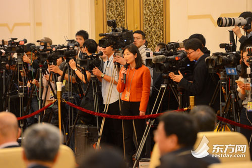 内外記者の目から見た上海代表団：年々オープンに