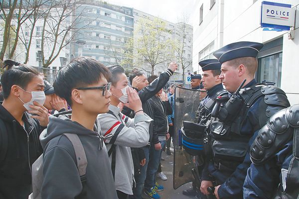 仏警察が中国人男性を射殺　在仏華僑が抗議デモ
