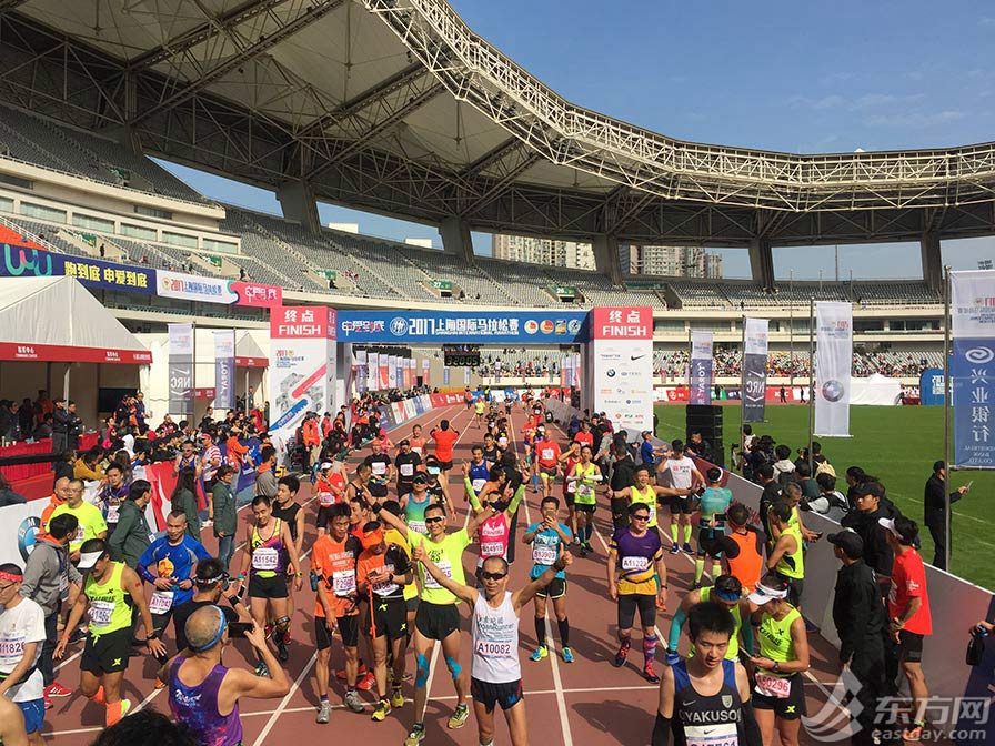２０１７上海マラソン開催　３．８万人が参加