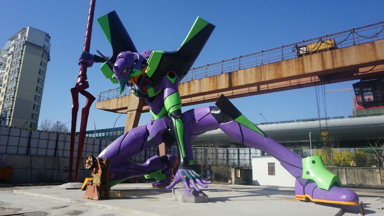 アニメキャラクターのeva初号機の彫像は上海に登場