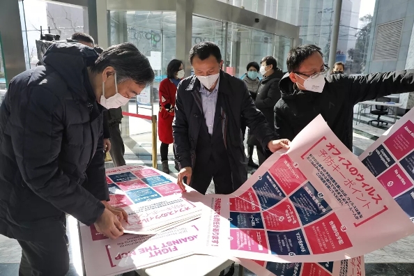 上海静安区で８ヵ国語の新型肺炎情報伝達のポスター作成