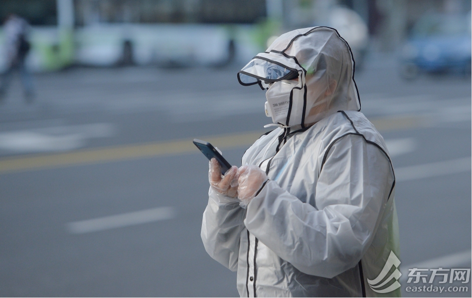 マスク、ゴーグル、手袋　万全な装備で新型コロナウイルスに対応する上海市民