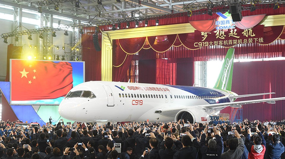 中国初の国産大型旅客機C919は上海でラインオフ
