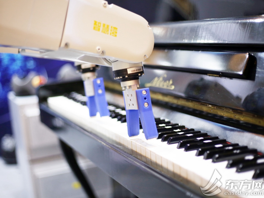 上海国際科普産品博覧会　様々なロボットが登場